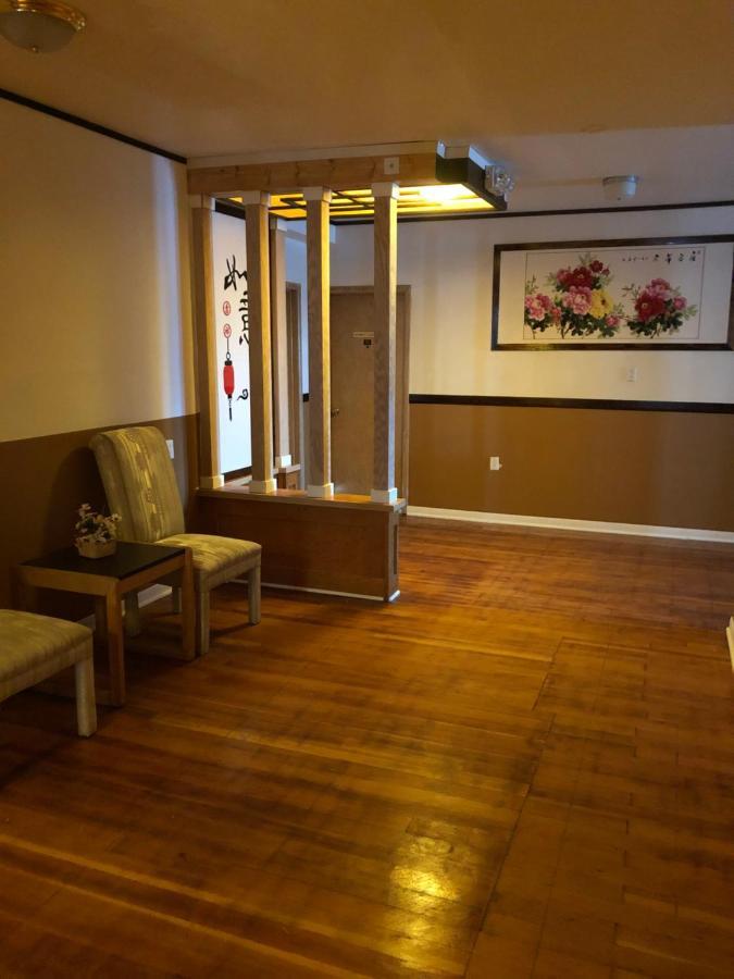 Heritage Place Hotel Gravelbourg Ngoại thất bức ảnh