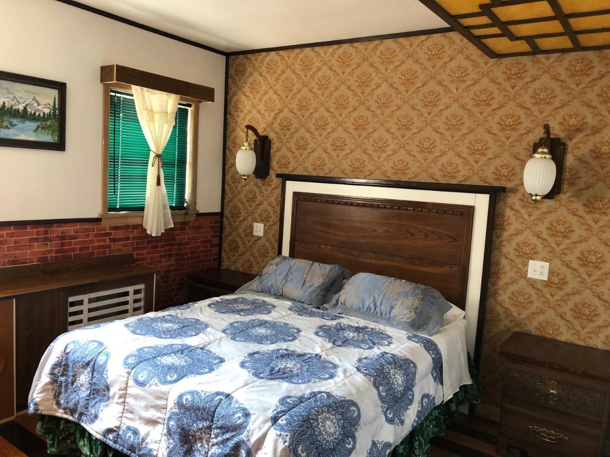 Heritage Place Hotel Gravelbourg Ngoại thất bức ảnh